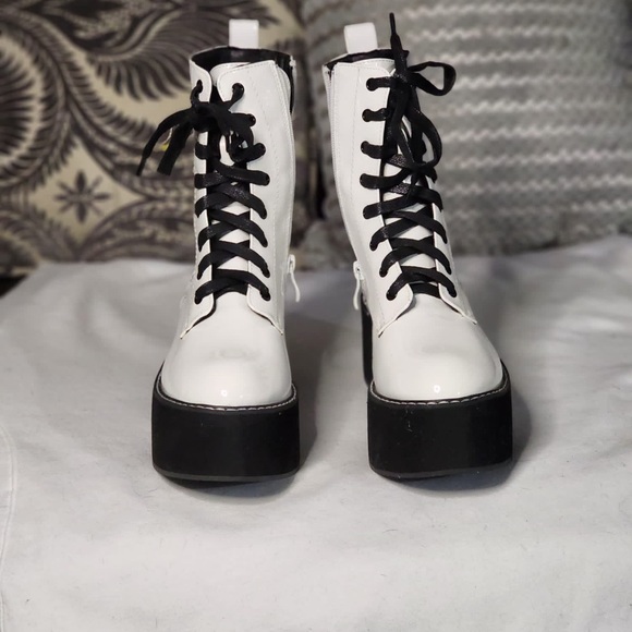 White platform boots - Picture 1 of 5